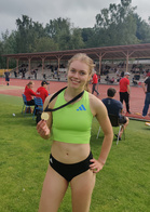 Katja Luukkola Eläintarhassa Eläintarha Gamesien voittajana.